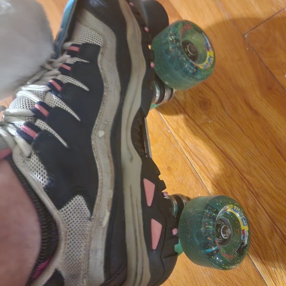 Skechers Women's Quad Roller Skate Sneakers With NEW Sure Grip Gravity Wheels